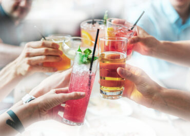 Alcohol y calor en verano: ¡riesgos que se multiplican!